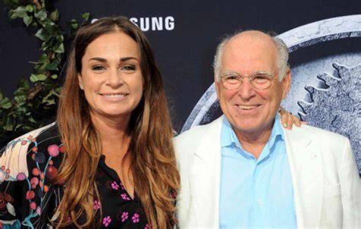 Is Sarah Delaney Buffett Married, Wedding, Age, Instagram