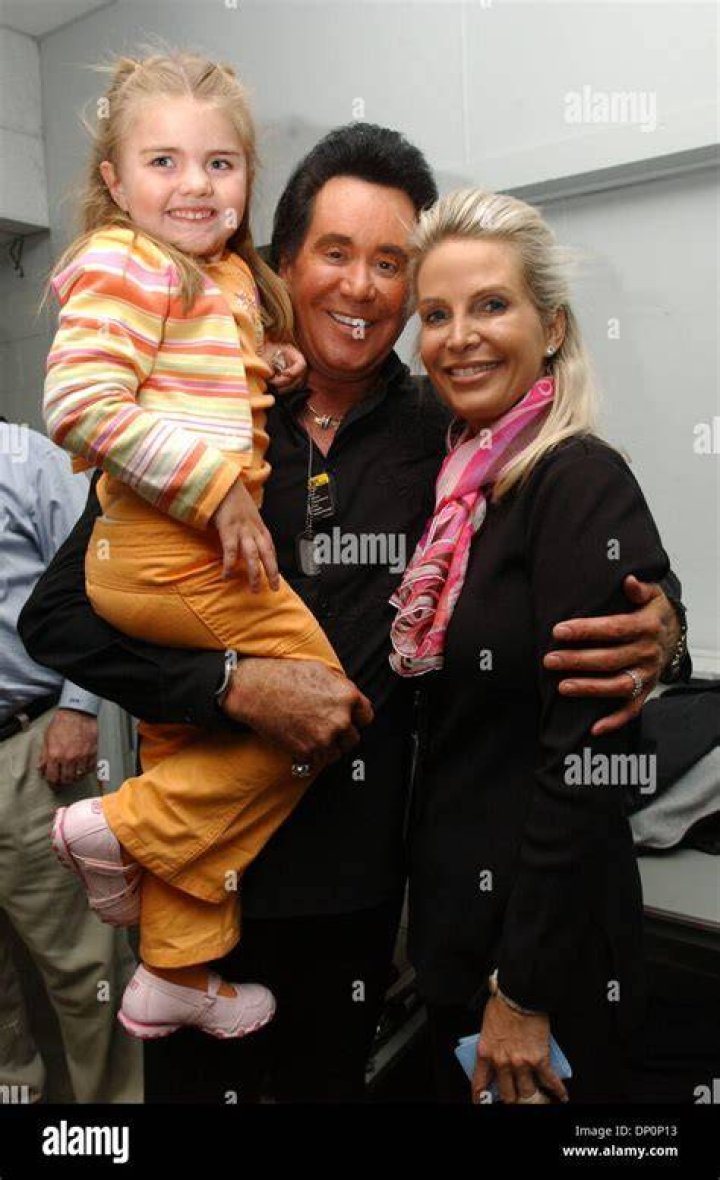 Is Wayne Newton’s daughter Lauren adopted? Studio Apartment Hub