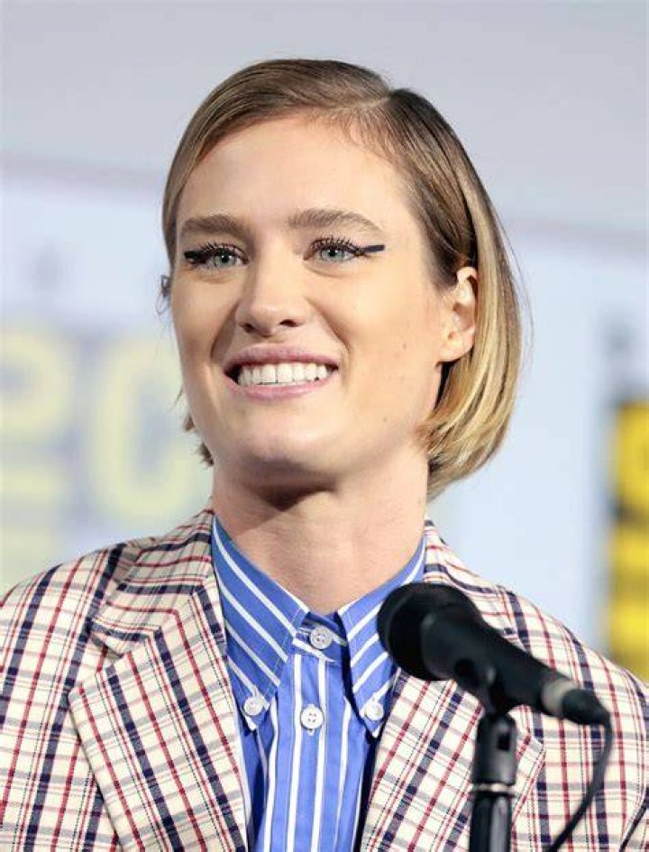 Mackenzie Davis's Relationship History: A Look At Her Love Life