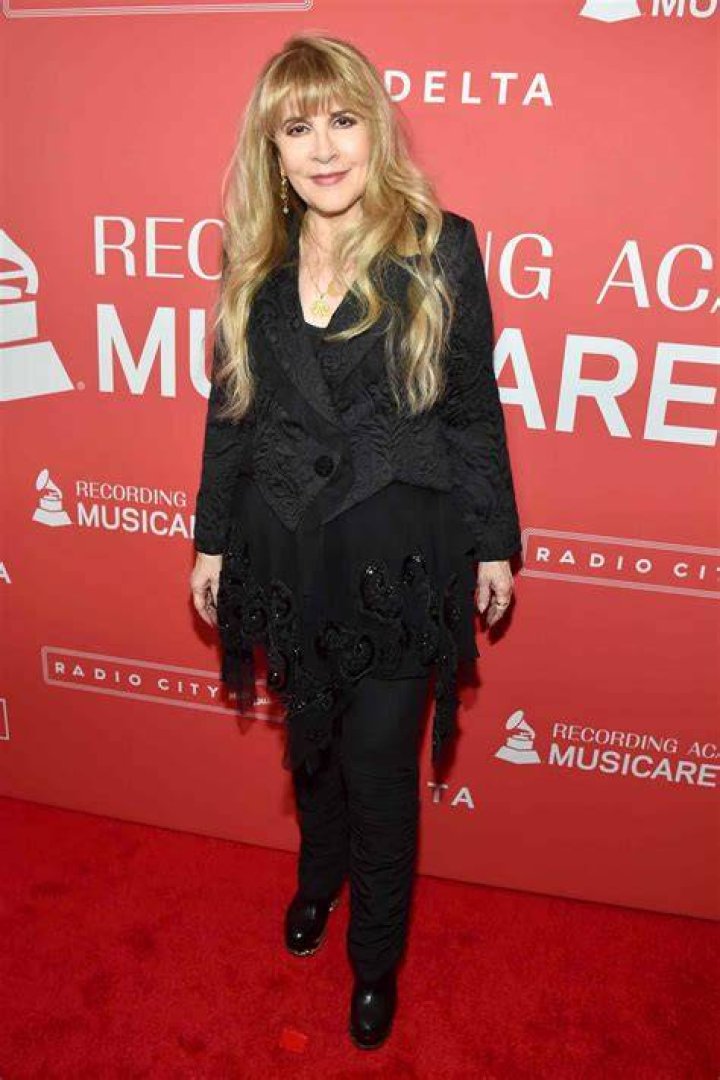 Photos Of Stevie Nicks’ Style Evolution, From ’70s Songbird To Music